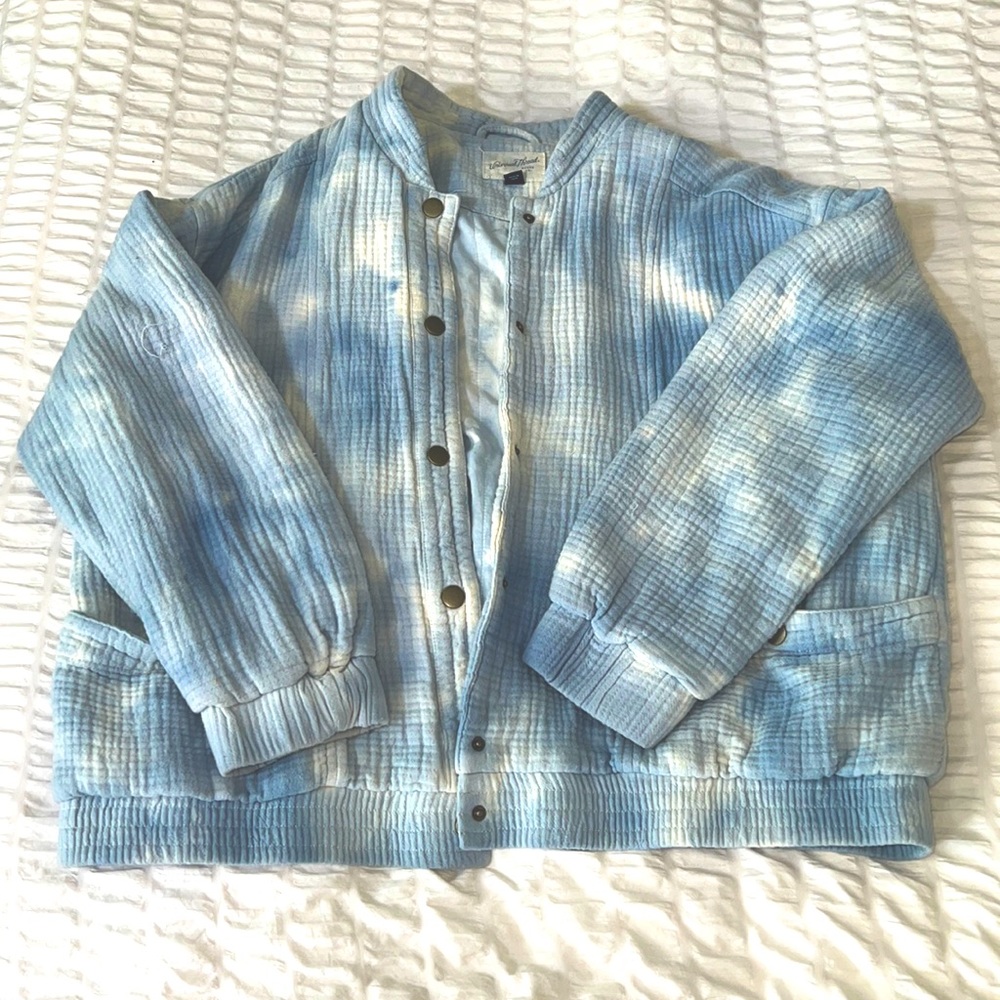 Sky cloud oversized jacket. Size XL comfy layering piece
